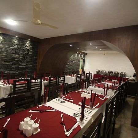 Srīnagar Hotel Green Leaf מראה חיצוני תמונה