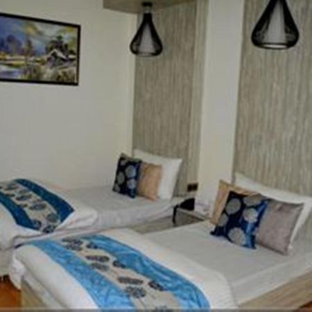 Srīnagar Hotel Green Leaf מראה חיצוני תמונה