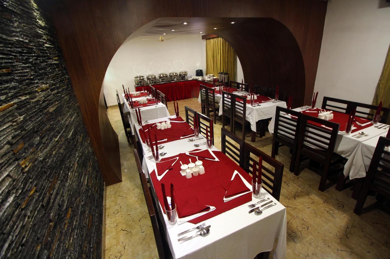 Srīnagar Hotel Green Leaf מראה חיצוני תמונה