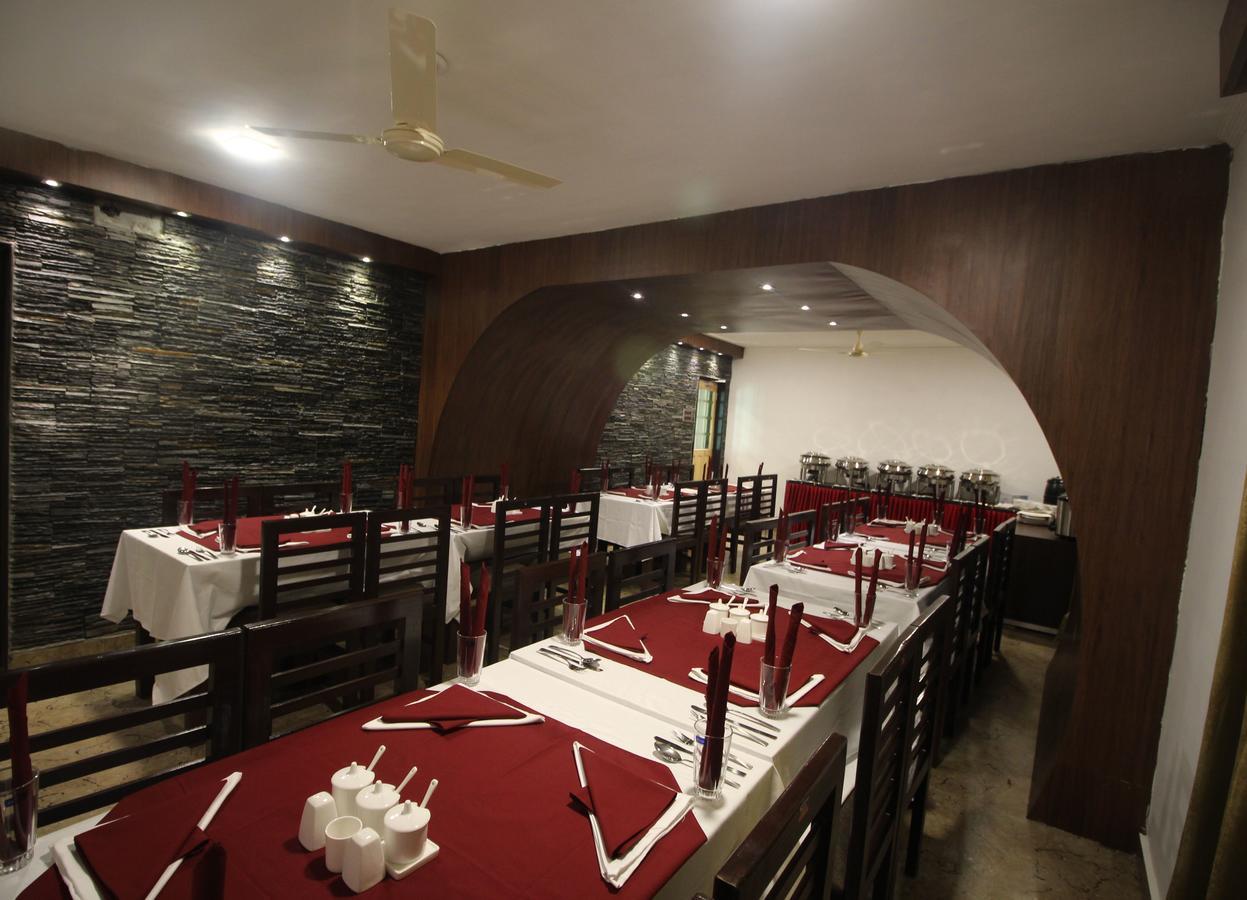 Srīnagar Hotel Green Leaf מראה חיצוני תמונה
